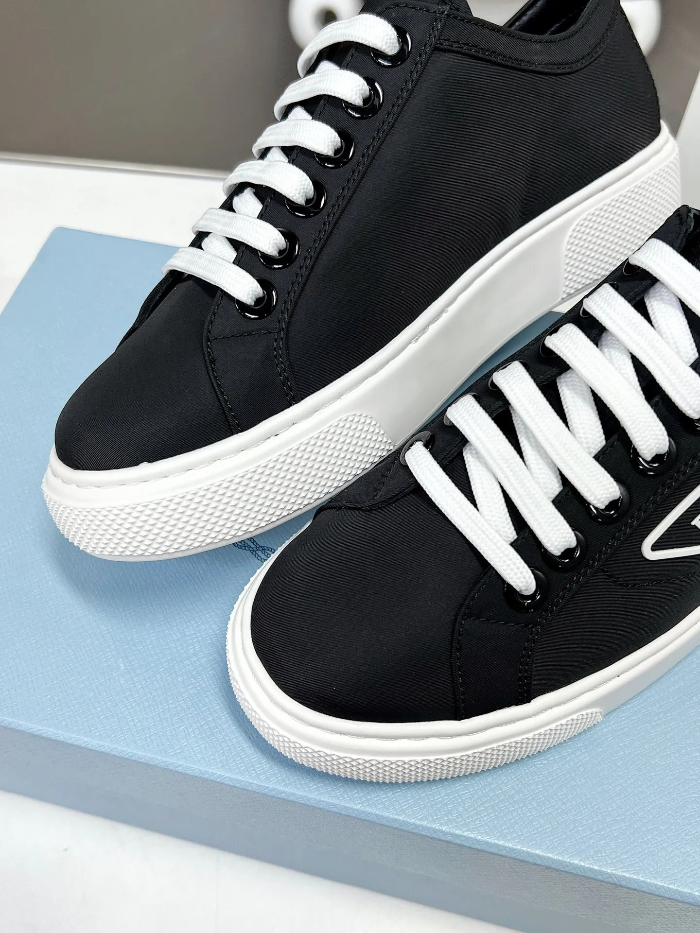 👟👟Ex-factory price 420👟👟 Purchasing level ⚡2023S launches Prada’s latest catwalk shoes, dad shoe series ͏ 💥PRADA's early spring catwalk model👠The fresh breeze has a bit of an expensive feel, and the upper is very perfect💃Elegant and elegant, crystal clear, no matter the quality of the accessories, they are all customized one-to-one, zero distance from the original version 1⃣Upper: imported waterproof twill + epoxy injection molding process 2⃣Inner: waterproof twill 3⃣Outsole: Original one-to-one molded rubber foam outsole 4⃣🔺Original packaging Heel height 4cm 5⃣Number of codes: 35-40, 41 non-returnable